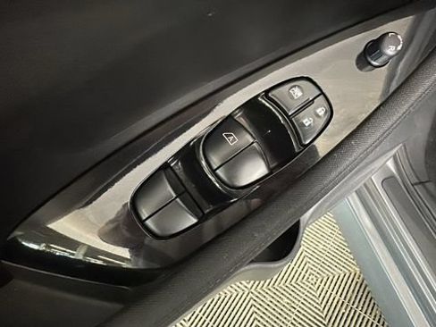 Used 2022 Nissan Leaf SV w/ SV Technology Package FWD image 10