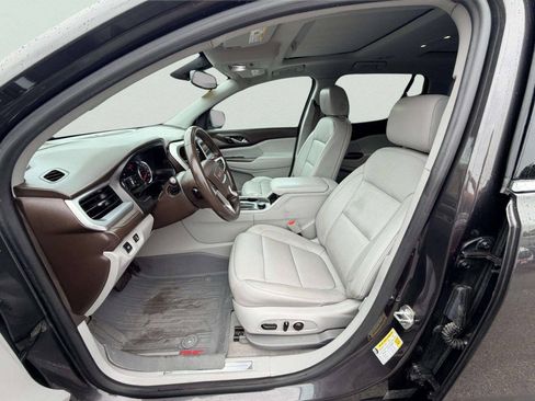 Used 2017 GMC Acadia SLT w/ LPO, Floor Liner Package AWD/4WD image 17
