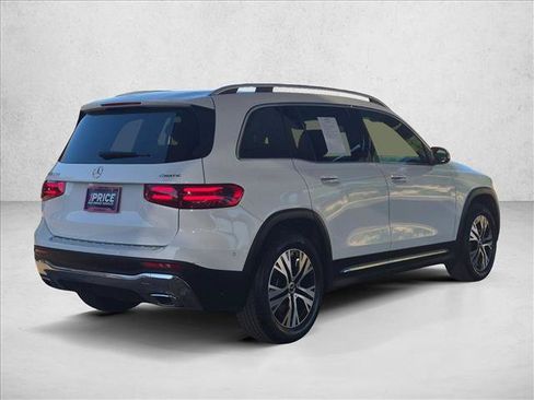 Used 2025 Mercedes-Benz GLB 250 4MATIC image 5