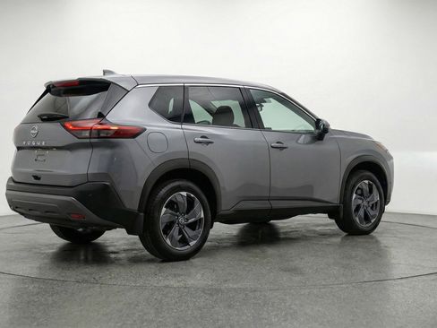 Used 2025 Nissan Rogue SV image 9
