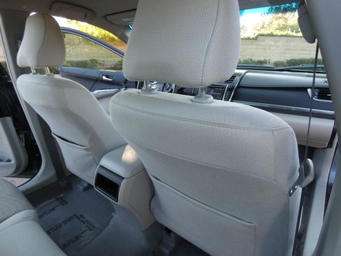 Used 2013 Toyota Camry LE image 39