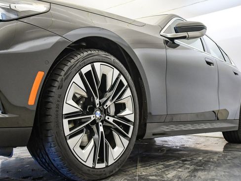 Used 2025 BMW 530i image 10