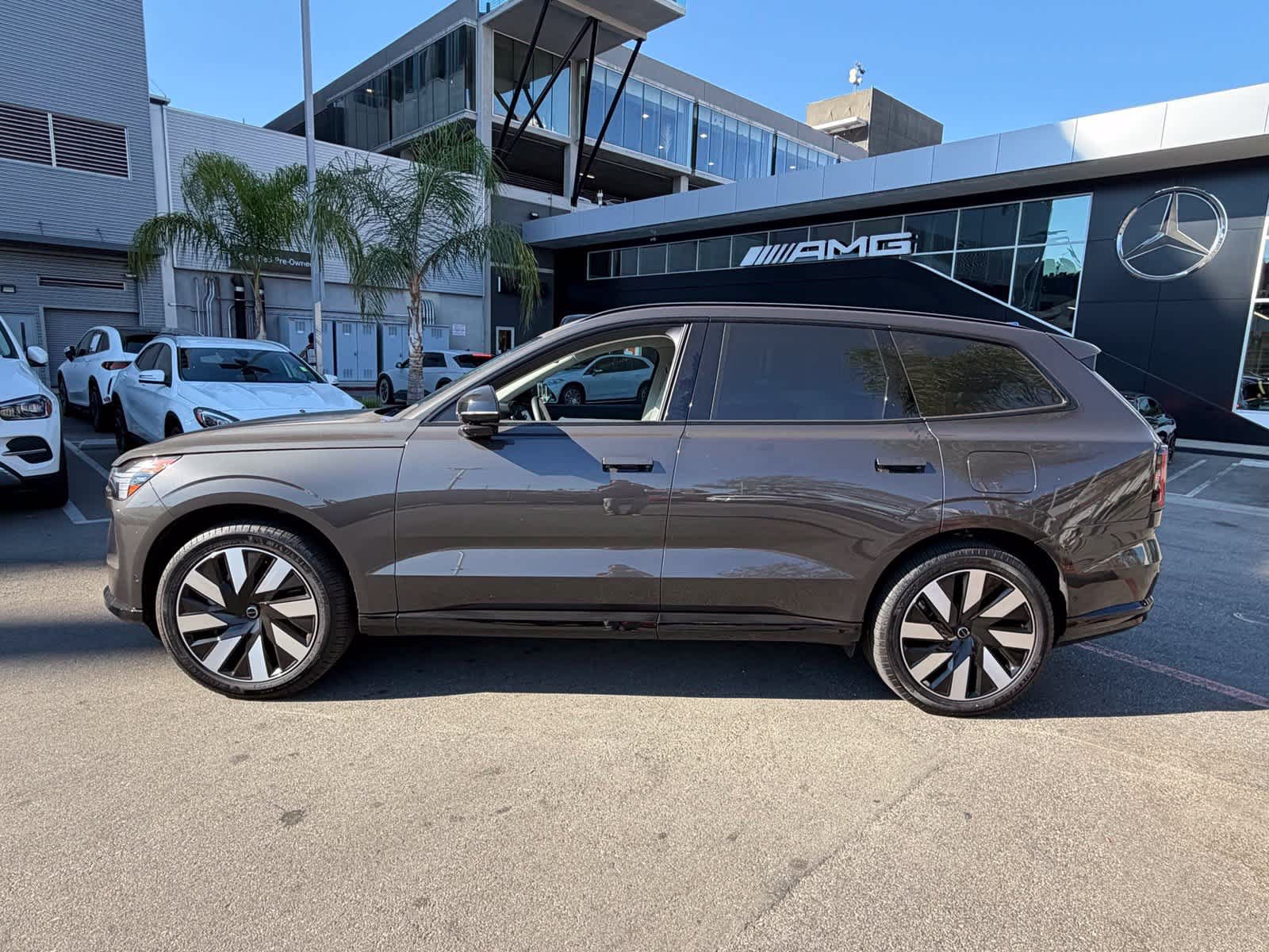 Used 2025 Volvo EX90 Ultra w/ Protection Package Premier AWD/4WD image 2