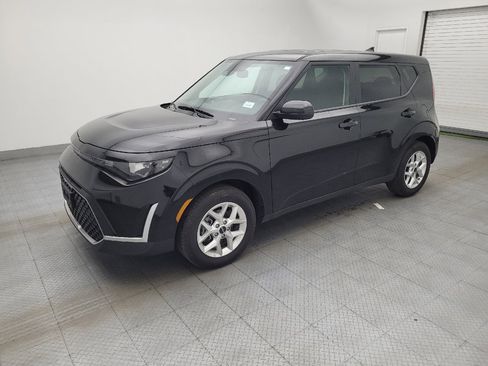 Used 2025 Kia Soul LX w/ LX Technology Package image 2