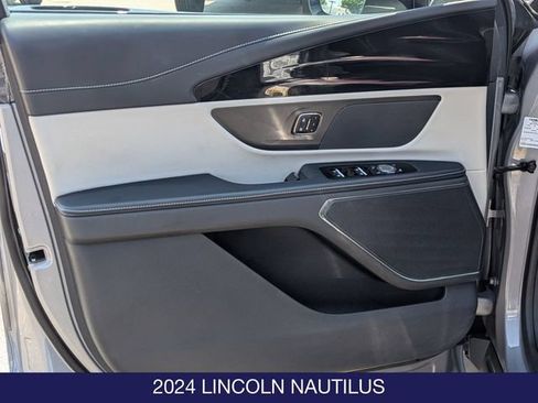 Used 2024 Lincoln Nautilus Reserve AWD/4WD image 11