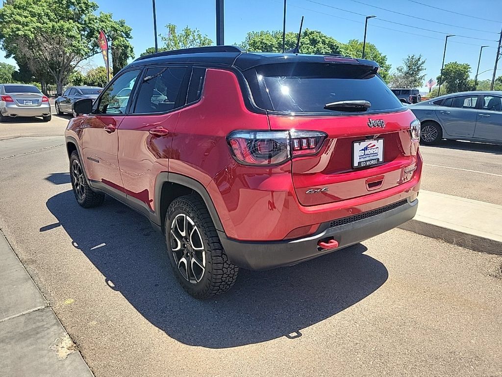 Used 2025 Jeep Compass Trailhawk AWD/4WD image 5