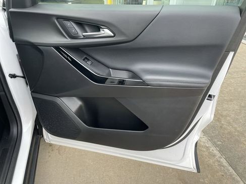 Used 2025 Chevrolet Equinox LT FWD image 39