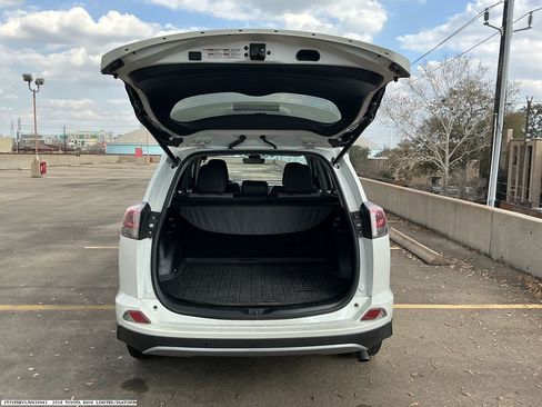 Used 2018 Toyota RAV4 Limited w/ Advanced Technology Package image 12