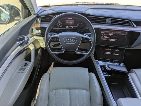 Used 2019 Audi e-tron Prestige w/ Prestige Package image 20