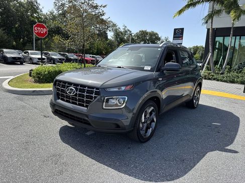Used 2023 Hyundai Venue SEL w/ Cargo Package FWD image 9