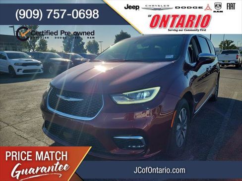 Certified 2022 Chrysler Pacifica Limited image 1