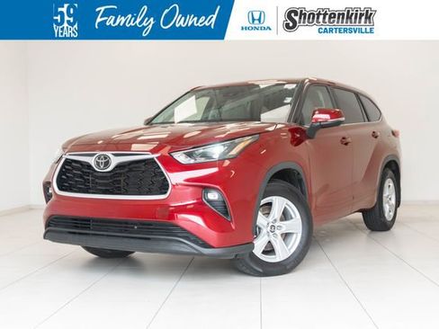Used 2023 Toyota Highlander LE FWD image 1