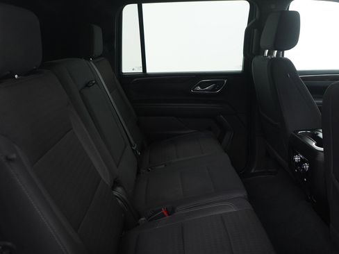 Used 2024 GMC Yukon XL SLE image 12