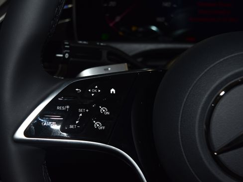 New 2026 Mercedes-Benz E 350 4MATIC Sedan image 8