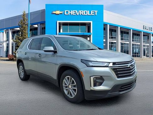 Used 2023 Chevrolet Traverse LT FWD image 1