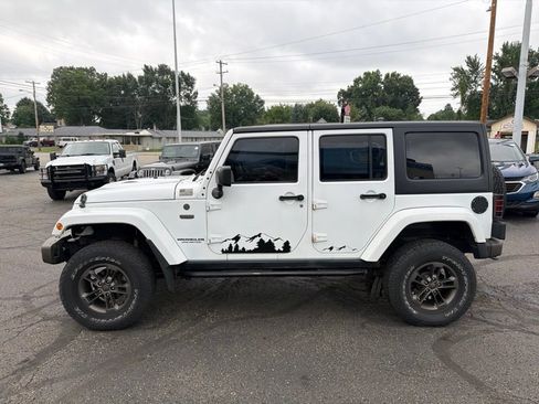Used 2016 Jeep Wrangler Unlimited Sahara AWD/4WD image 4