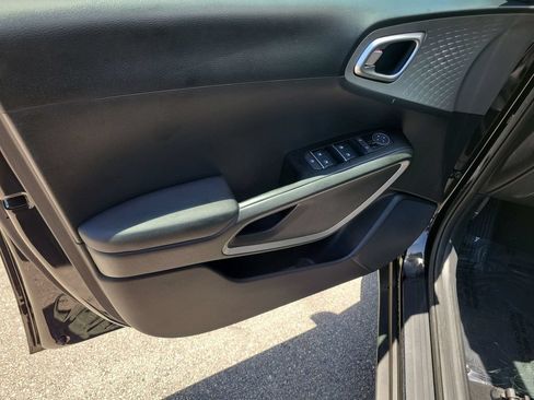 Certified 2023 Kia Soul LX FWD image 19