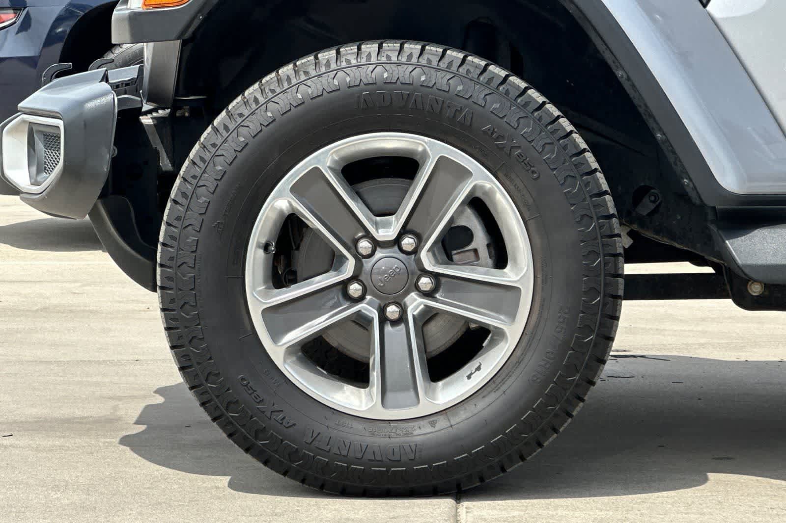 Used 2018 Jeep Wrangler Unlimited Sahara AWD/4WD image 33