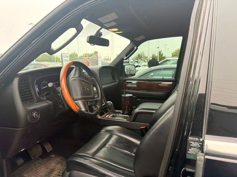 Used 2017 Lincoln Navigator L Select AWD/4WD image 16