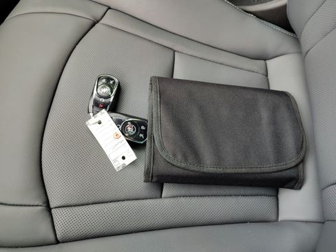 Used 2023 Buick Enclave Premium w/ Experience Buick Package FWD image 23