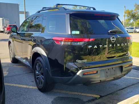 Certified 2022 Nissan Pathfinder SV FWD image 4