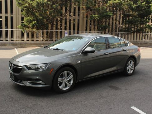 Used 2018 Buick Regal Preferred w/ Sights and Sounds Package FWD image 12