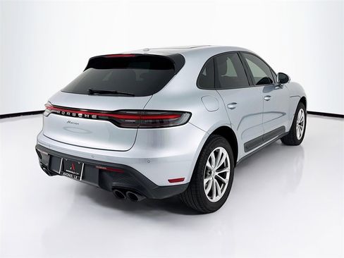 Certified 2025 Porsche Macan image 9