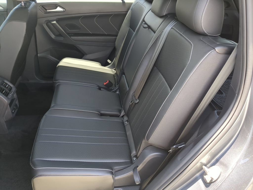 Certified 2024 Volkswagen Tiguan SE R-Line FWD image 17