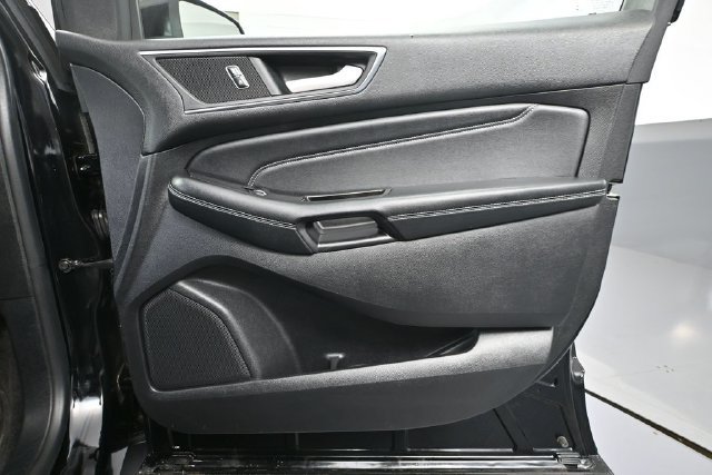 Used 2016 Ford Edge Titanium w/ Technology Package AWD/4WD image 35