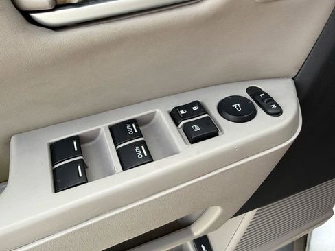 Used 2011 Honda Pilot Touring image 37