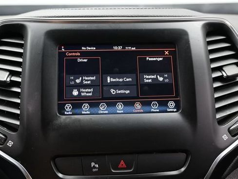 Used 2020 Jeep Cherokee Latitude Plus w/ Cold Weather Group AWD/4WD image 36