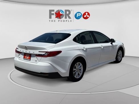 Used 2025 Toyota Camry LE FWD image 5