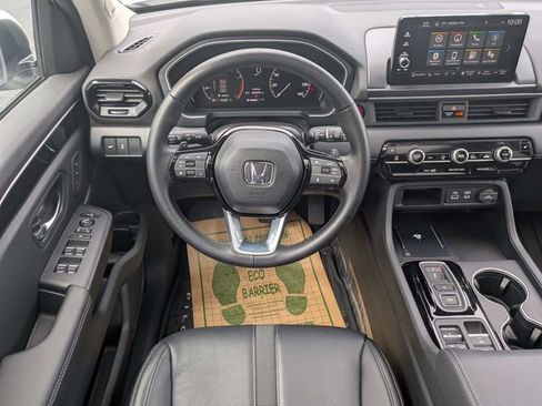 Used 2024 Honda Pilot Touring image 15
