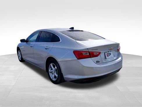 Used 2018 Chevrolet Malibu LS image 3