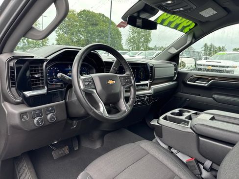 Used 2024 Chevrolet Silverado 1500 LT AWD/4WD image 17