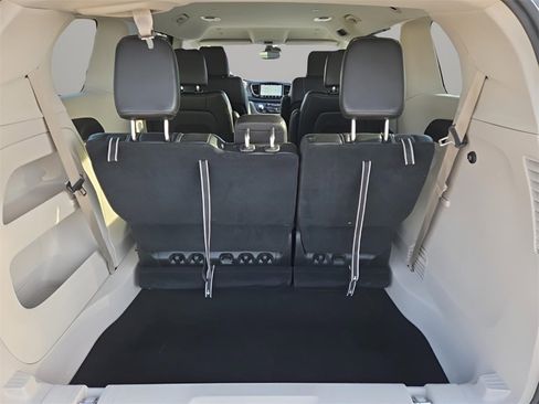 Used 2023 Chrysler Pacifica Touring-L image 19
