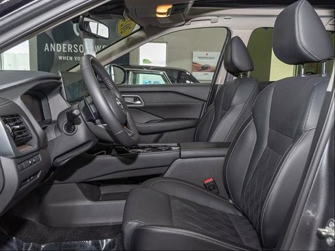 Used 2024 Nissan Rogue Platinum w/ Platinum Premium Package AWD/4WD image 9