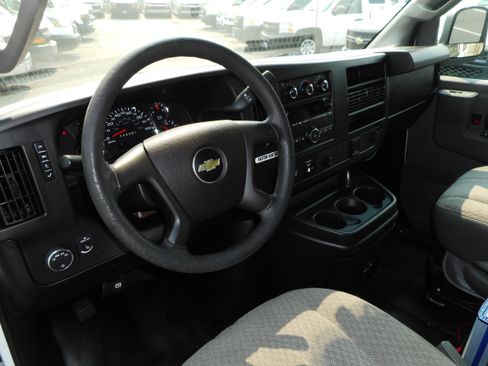 Used 2016 Chevrolet Express 2500 RWD image 14