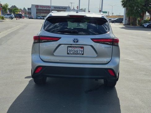 Used 2021 Toyota Highlander XLE AWD/4WD image 10