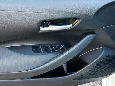 Used 2021 Toyota Corolla LE image 18