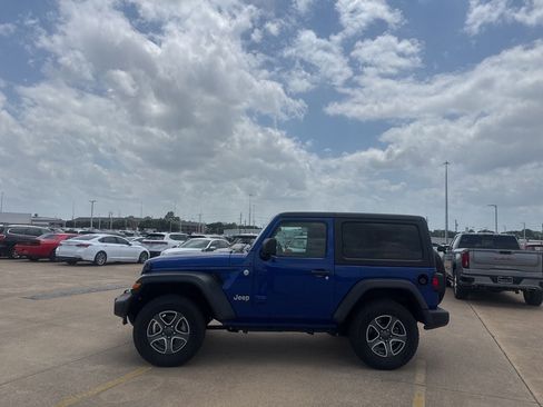 Used 2020 Jeep Wrangler Sport AWD/4WD image 11