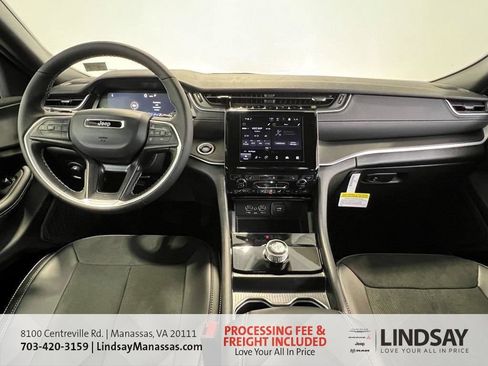 New 2025 Jeep Grand Cherokee Altitude AWD/4WD image 17