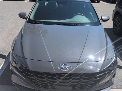 Used 2023 Hyundai Elantra SEL w/ Convenience Package FWD image 7