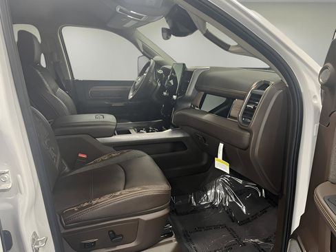 Used 2025 RAM 3500 Longhorn image 17