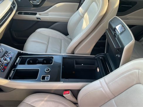 Used 2021 Lincoln Aviator Reserve w/ Elements Package Plus image 32