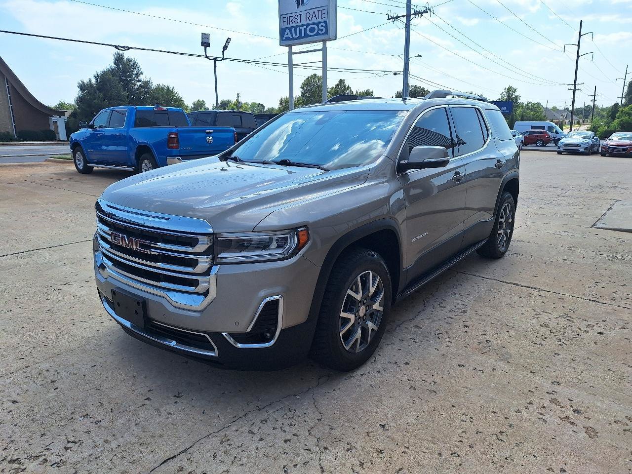 Used 2023 GMC Acadia SLT w/ Preferred Package AWD/4WD image 3