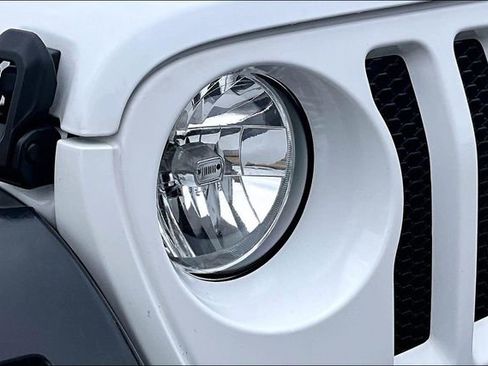 Used 2023 Jeep Wrangler Sport image 28