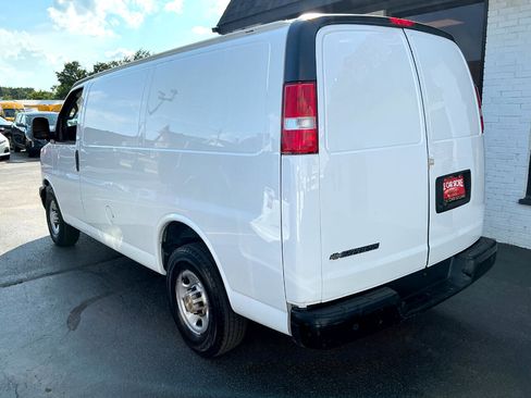 Used 2019 Chevrolet Express 3500 w/ Driver Convenience Package image 5