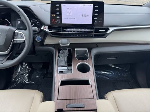 Certified 2023 Toyota Sienna XLE image 2