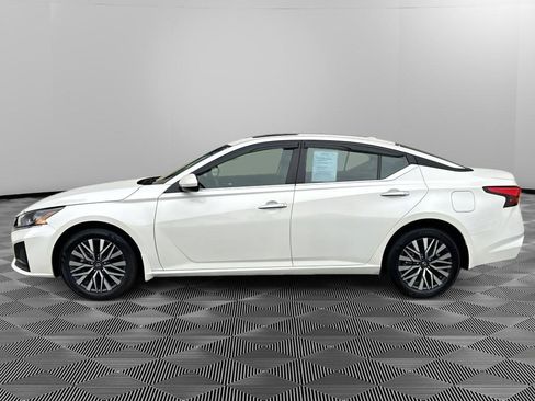 Used 2024 Nissan Altima 2.5 SV w/ SV Premium Package image 7